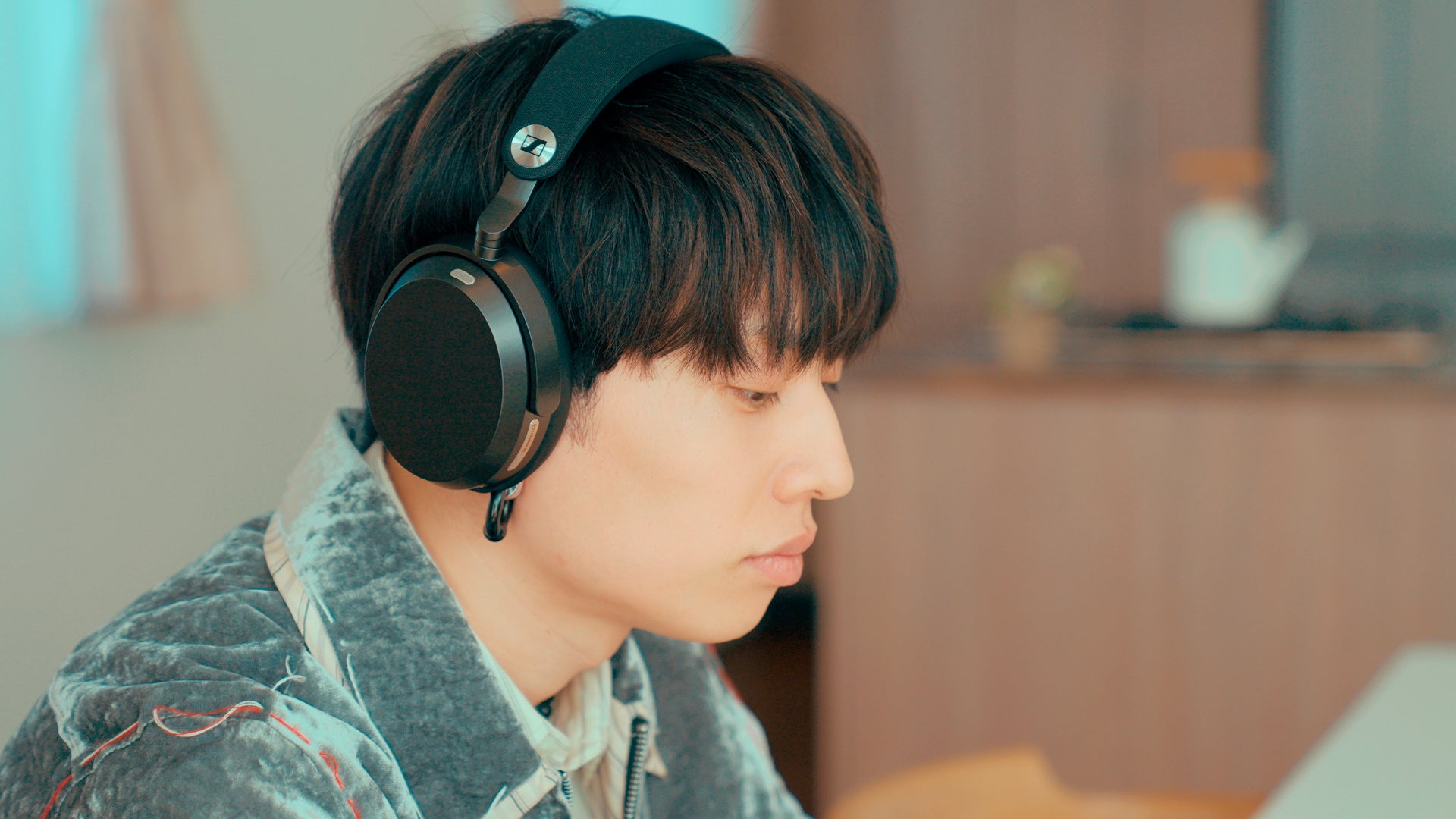 Saucy Dog Shinya Ishihara X MOMENTUM 5 Wireless